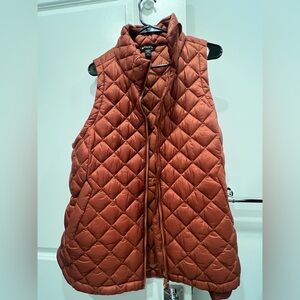Athleta Featherless Whisper Vest Quilted Vest in Sequoia